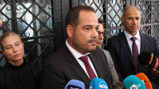 Вътрешният министър Калин Стоянов защити пред журналисти решението си подкрепено