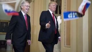 Американският президент Доналд Тръмп позволи възобновяването на приeмането на бежанци