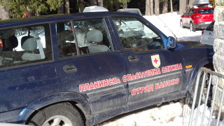 Планинските спасители с риск за живота си са свалили телата