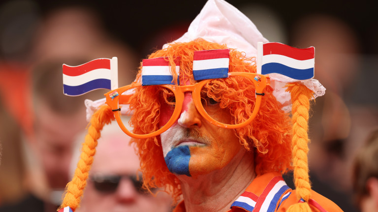 Полша 0 : 0 Нидерландия 2′ Нидерландия се хвърли в