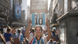  Аржентинските медии: Диего, елементарни ни, само че Меси е най-великият! 