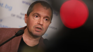 поставя под въпрос редакционната политика на бТВ през последните години Това