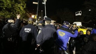 Полицията на Ню Йорк издирва петима за изнасилване