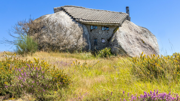 Casa do Penedo: една от най-странните къщи в света