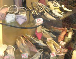 Увеличава се търговията с дрехи и обувки у нас