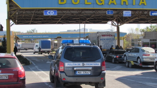 Задържаха 15 тона пиротехника скрита зад картофи на Дунав мост