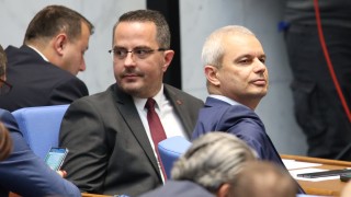 Скандал между Възраждане и заместник председателя на Народното събрание Николета Кузманова