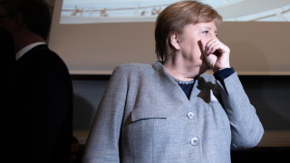 Германският канцлер Ангела Меркел се срещна с либийския командир Халифа
