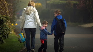 Детската бедност в България е намаляла с 8 3 между 2014