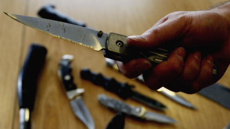 Половината германци виждат сериозен риск от покушение с нож