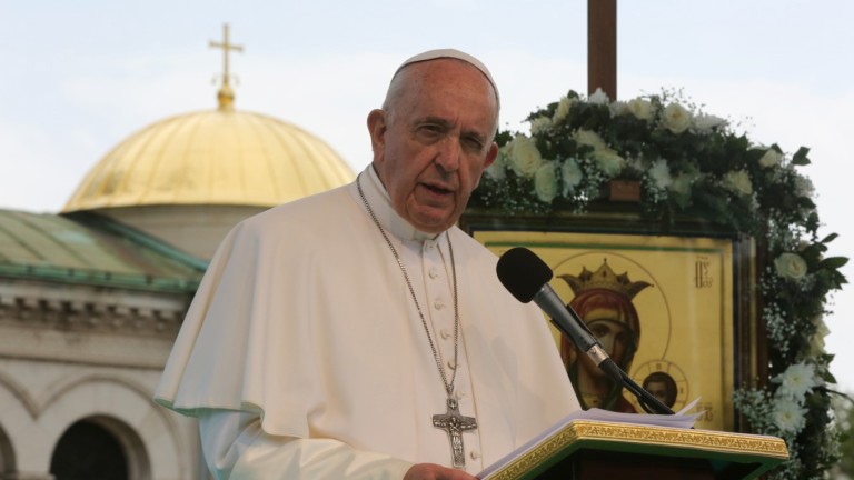 Папата показа, че бурето с барут не е само на Балканите
