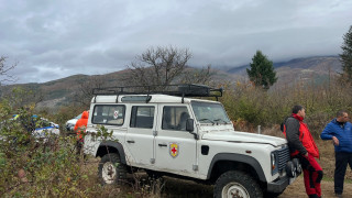 Екип на Планинската спасителна служба ПСС спаси семейство с две