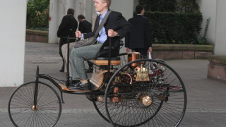 На 29 януари автомобилните фенове по света празнуваха рождения ден