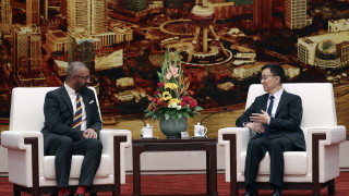 Външният министър Джеймс Клевърли проведе разговори с китайски официални лица