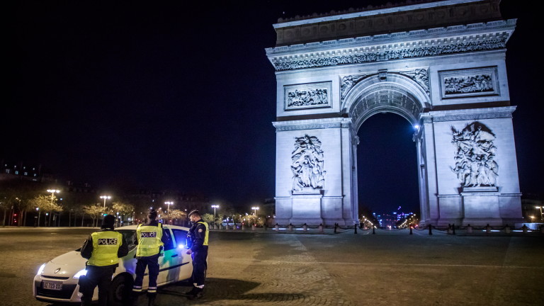 Франция клекна пред крайнодесните, премахна знамето на ЕС от Триумфалната арка