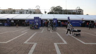 Израел обяви че 2 милиона души ще получат по две