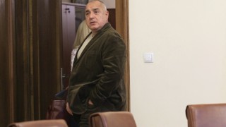 Премиерът Бойко Борисов не забранява дрехите втора употреба Това поясни