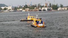 Рибарски кораб изчезна край Маслен нос, фрегата на ВМС се включи в търсенето