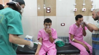 Сирийските правителствени сили бомбардират Алепо с варелни бомби, съдържащи хлор