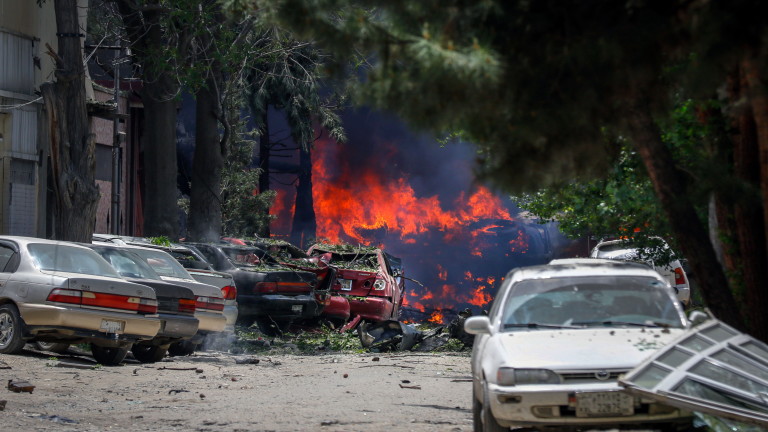 24 жертви и десетки ранени при самоубийтвен атентат в училище в Кабул
