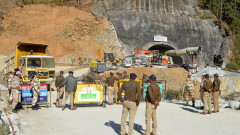 Продължават опитите да бъдат спасени 40-те индийски работници от срутения тунел