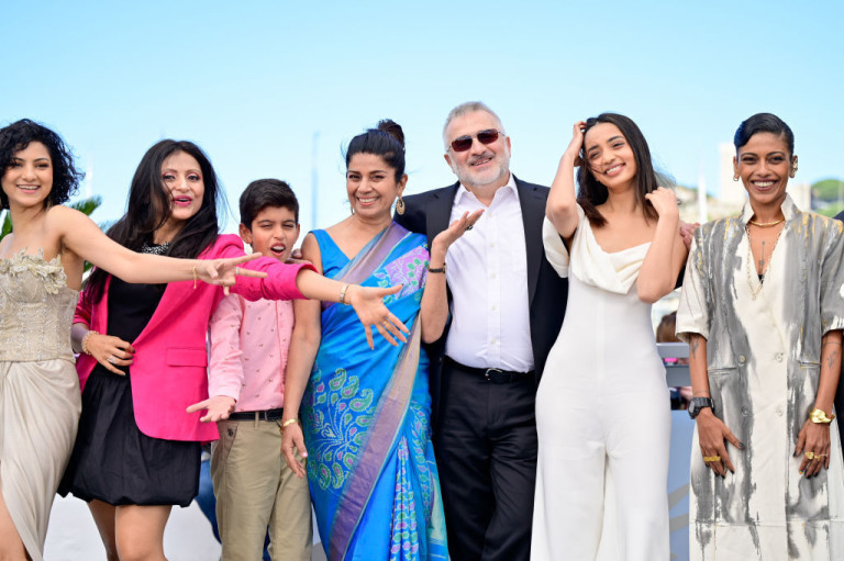 Константин Божанов с екипа на кино лентата