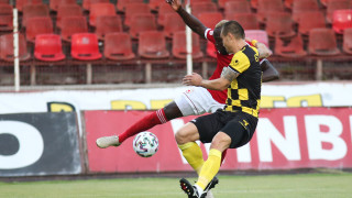 Защитникът на Ботев Пловдив Виктор Генев е със счупен нос