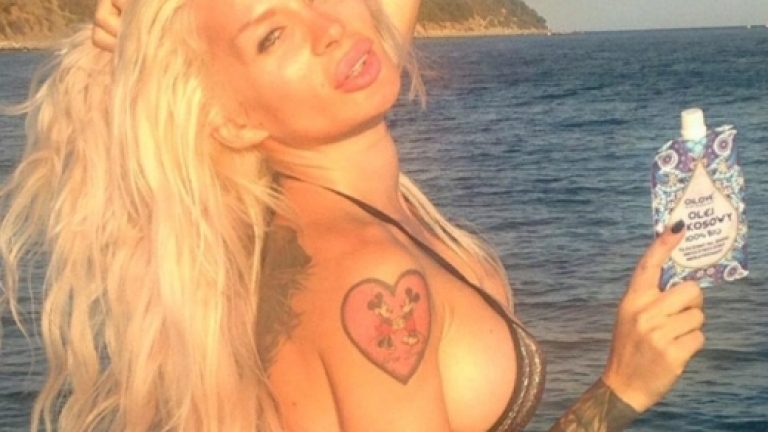 Моделка се обезобрази с куп пластики