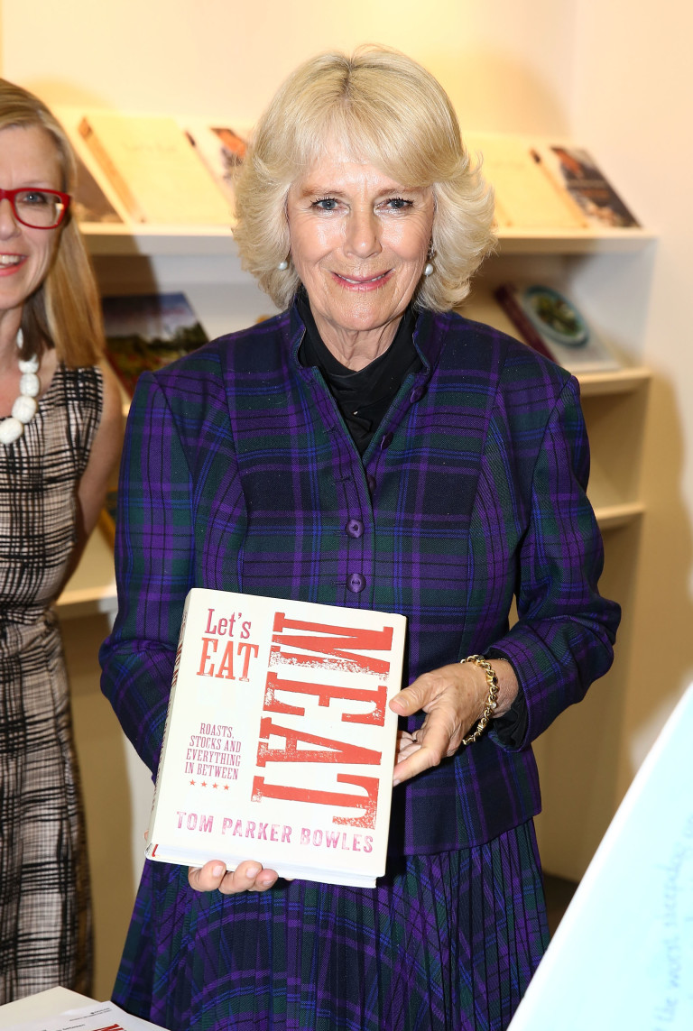 Камила с една от книгите на сина си