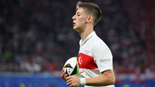 Бившият английски футболист Дарън Бент предупреди Арсенал да не привлича