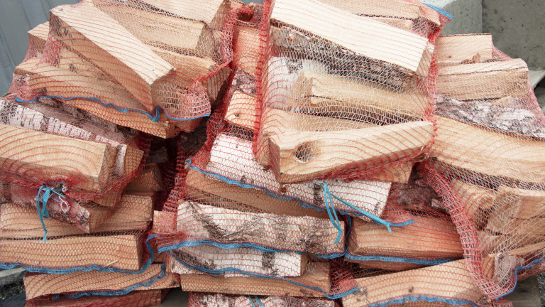 Тази наша съседска държава раздава безплатни дърва за огрев 