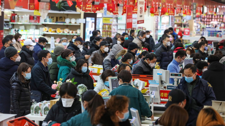 Китай хвърля 8 млн. маски срещу новия вирус