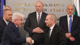 На официална церемония в Гранитна зала на Министерски съвет вицепремиерът