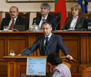 Кой взима енергийните решения в България, пита Станишев