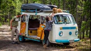 На 22 години англичанинът Бен Джамин решава че офисите на