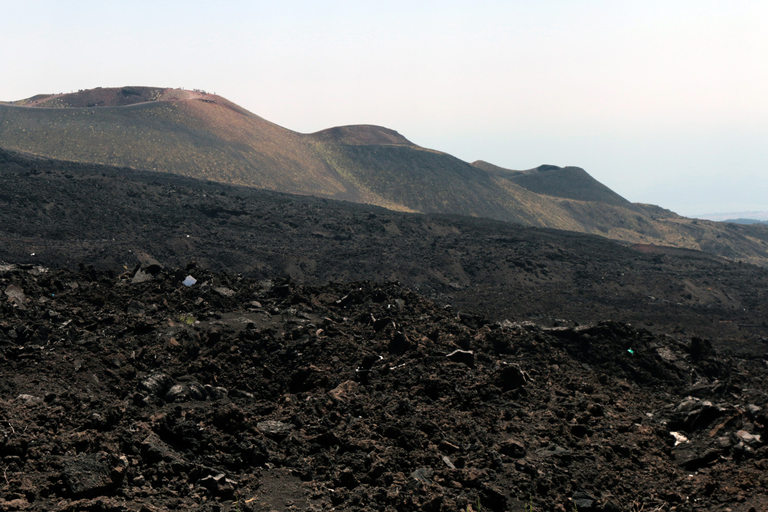 В подножието на Етна има десетки изгаснали кратери 