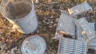 Видински митничари откриха 11 хил. кутии цигари, скрити в кофи с мазилка