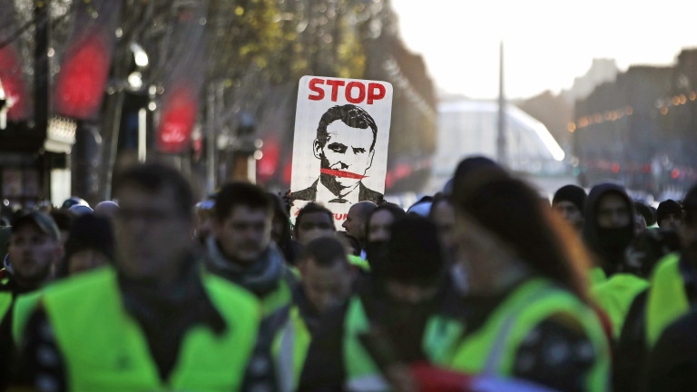 "Жълтите жилетки" удариха икономиката на Франция 
