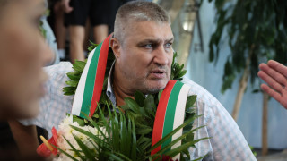 Президентът на Българската федерация по волейбол Любо Ганев коментира пред