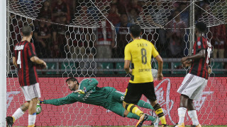 Нападателят Пиер Емерик Обамеянг показа защо е голямата трансферна цел на