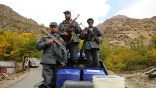 Афганистан провежда избори на фона на насилие 
