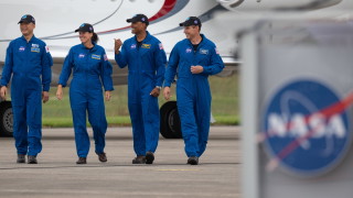 SpaceX готова да транспортира четирима астронавти до МКС