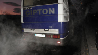 Градски автобус се запали в движение 