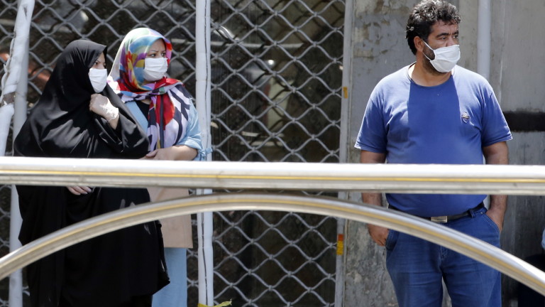 Иранските власти обявиха, че носенето на маски става задължително в