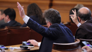 Плащания в брой остават до 10 000 лева решиха депутатите