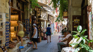Търсенето в Гърция за лятото е толкова голямо, че хотелите нямат достатъчно места за туристите