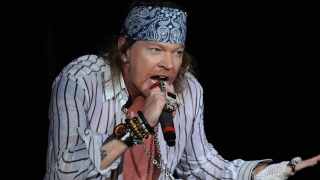 Аксел Роуз сам се е предложил на AC/DC