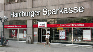 Някои по малки банки в Германия и Швейцария се борят да