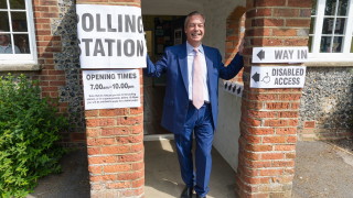 Последните данни във Великобритания показват че Партия Брекзит на Найджъл