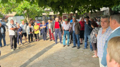 Жителите на село Лесичери излязоха на протест заради режим на водата